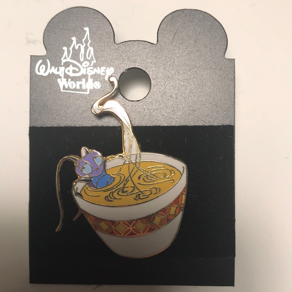 DISNEY Mulan Cri-Kee Pin (Rare)